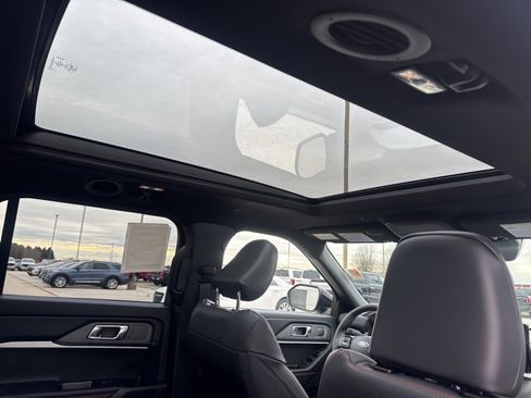 New 2026 Ford Explorer ST-Line w/ ST-Line Street Pack image 18