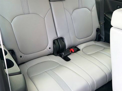 Used 2025 Honda Pilot EX-L image 28