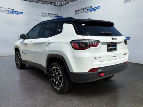 Used 2025 Jeep Compass Trailhawk AWD/4WD image 7