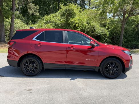 Used 2024 Chevrolet Equinox LT image 2