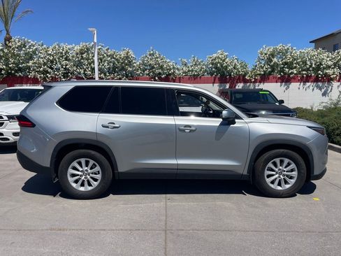 Used 2025 Toyota Grand Highlander FWD image 3