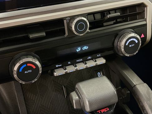 Used 2025 Toyota Tacoma TRD Off-Road image 24