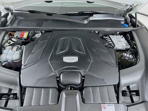 Used 2023 Porsche Cayenne S image 32