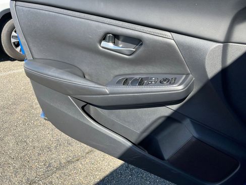 Used 2025 Nissan Sentra SV image 18