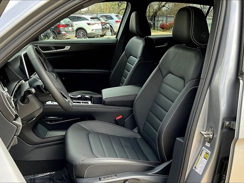 New 2025 Volkswagen Atlas Cross Sport SEL image 18