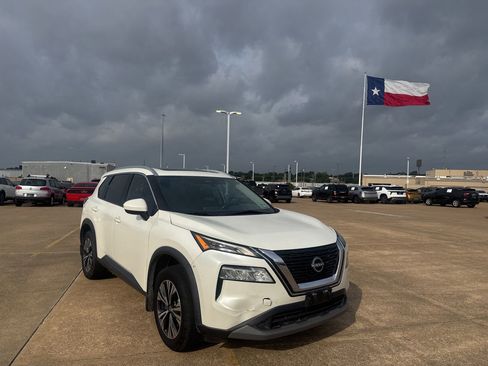 Used 2023 Nissan Rogue SV w/ SV Premium B Package FWD image 1