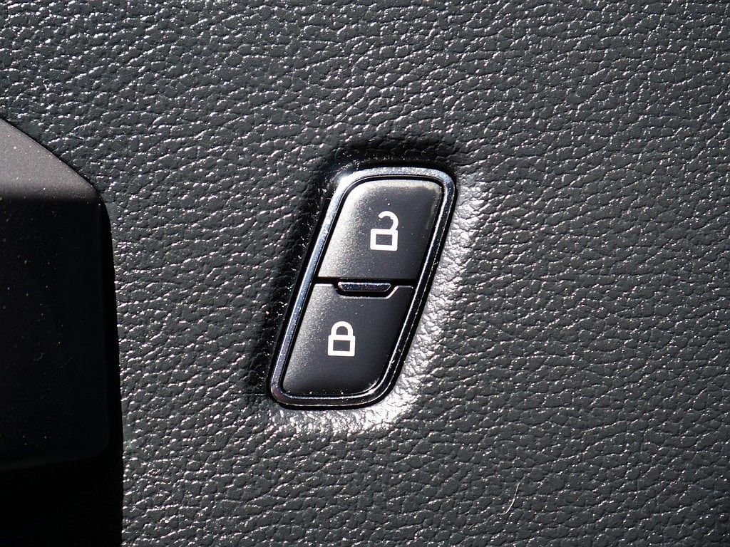 Used 2016 Ford F150 XLT w/ Equipment Group 302A Luxury AWD/4WD image 28