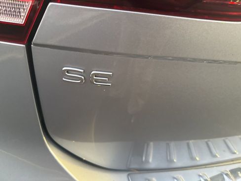 Used 2022 Volkswagen Tiguan SE image 9