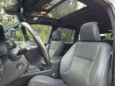 Used 2022 Lexus GX 460 image 13