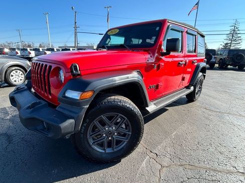 Used 2024 Jeep Wrangler Sport S image 7