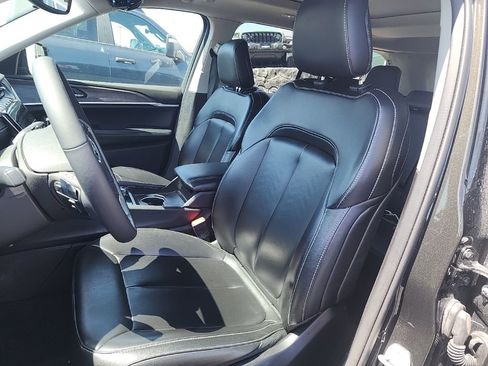 Used 2024 Jeep Grand Cherokee Limited w/ Trailer Tow Package AWD/4WD image 9