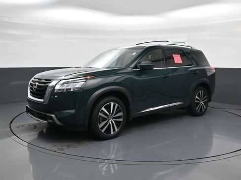Used 2024 Nissan Pathfinder Platinum w/ Cargo Package FWD image 4