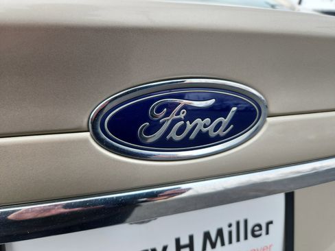 Used 2017 Ford Fusion SE w/ Fusion SE Technology Package image 23