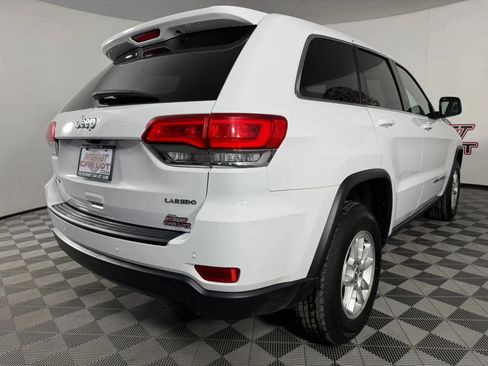Used 2018 Jeep Grand Cherokee Laredo AWD/4WD image 26