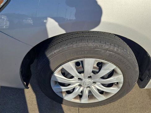 Used 2013 Toyota Corolla LE FWD image 20