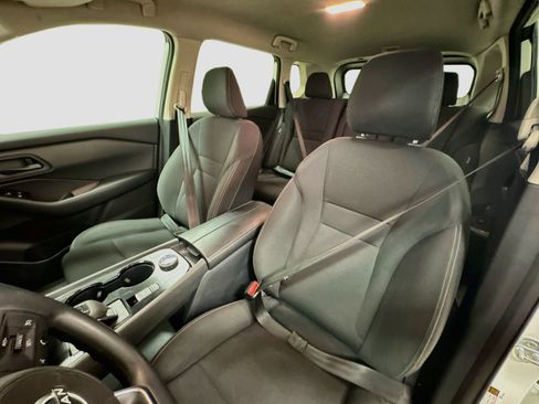 Used 2024 Nissan Rogue S AWD/4WD image 19