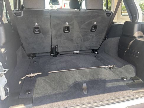 Used 2025 Jeep Wrangler Unlimited Sahara AWD/4WD image 31