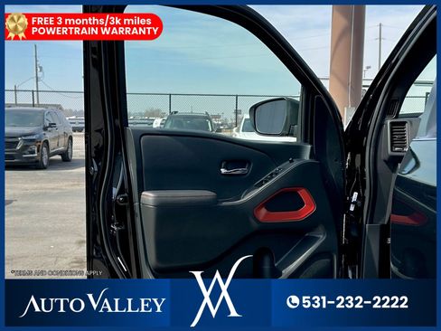 Used 2024 Nissan Frontier PRO-4X w/ Technology Package image 12