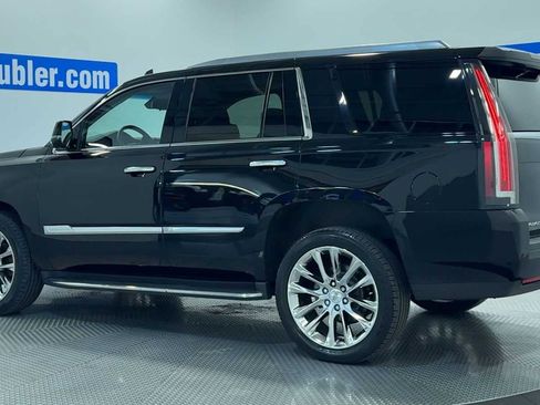 Used 2018 Cadillac Escalade Luxury AWD/4WD image 6
