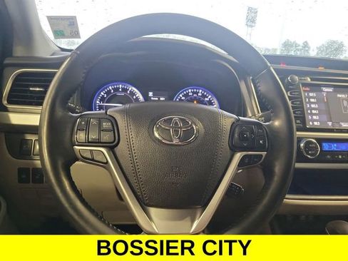 Used 2019 Toyota Highlander Limited Platinum FWD image 11