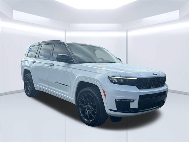 Used 2023 Jeep Grand Cherokee L Summit AWD/4WD image 13