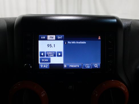 Used 2015 Jeep Wrangler Rubicon AWD/4WD image 13