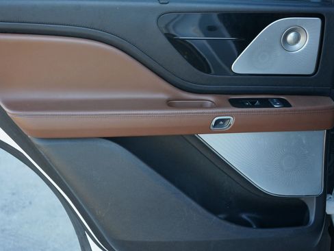 Used 2020 Lincoln Aviator Reserve w/ Equipment Group 202A image 37