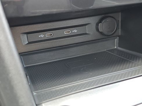 Certified 2023 Volkswagen Tiguan SE R-Line AWD/4WD image 24