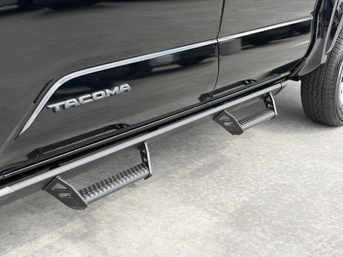 Certified 2024 Toyota Tacoma SR5 AWD/4WD image 9