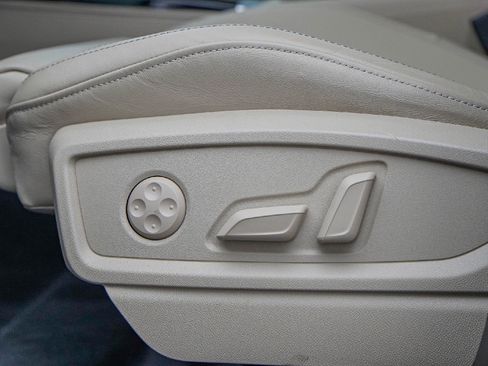 Certified 2025 Audi Q5 2.0T Premium Plus w/ Premium Plus Package image 23