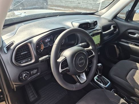 Used 2023 Jeep Renegade Latitude AWD/4WD image 15