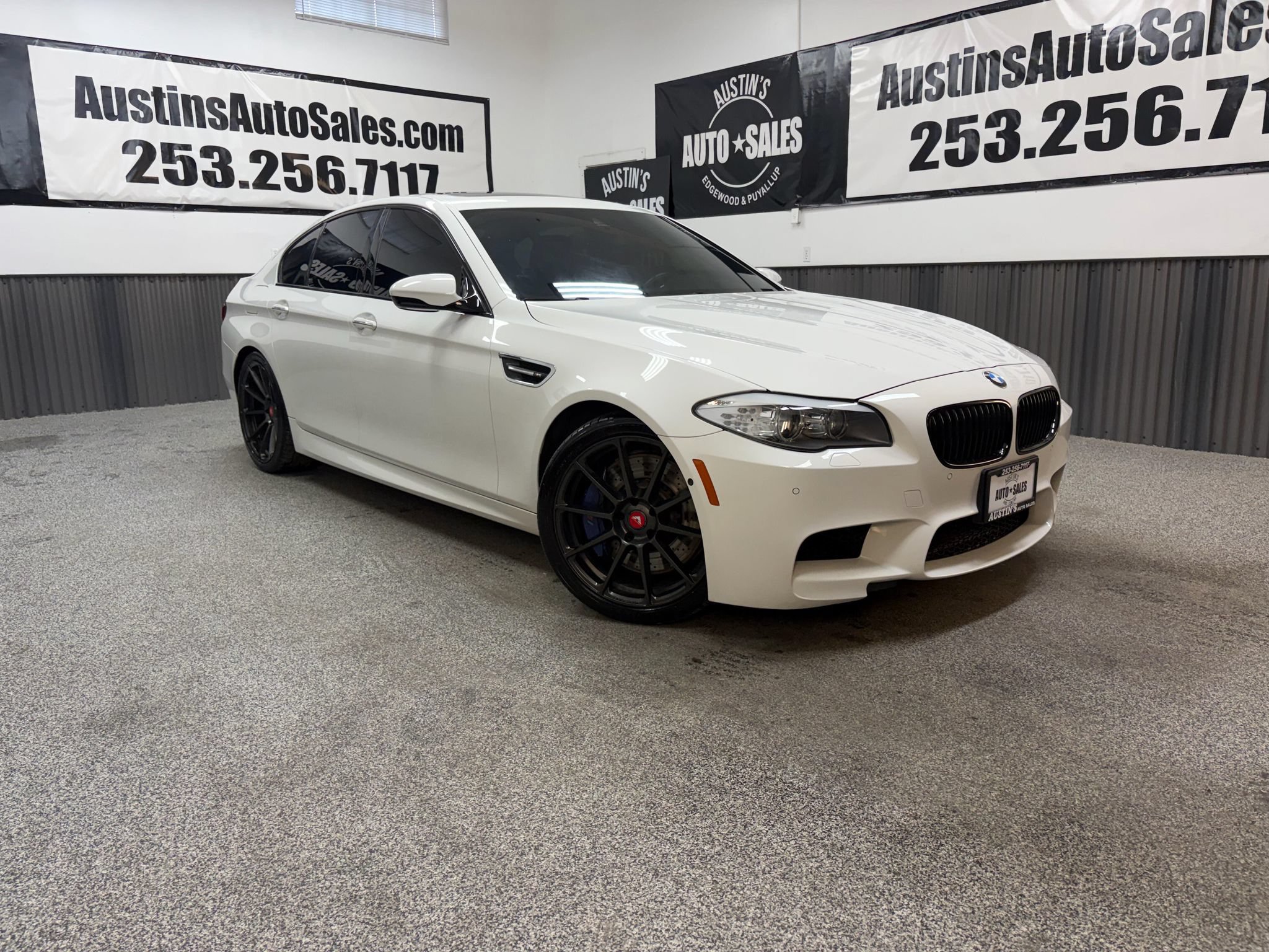 Used 2013 BMW M5 w/ Executive Pkg RWD image 1