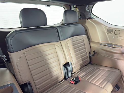 Used 2024 Kia EV9 Land image 41