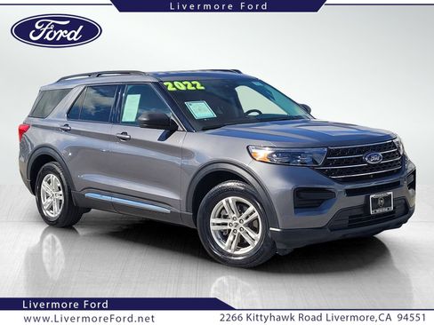 Used 2022 Ford Explorer XLT image 1