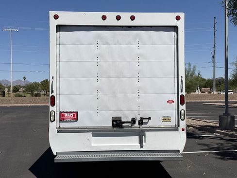 Used 2017 GMC Savana 3500 Extended RWD image 4