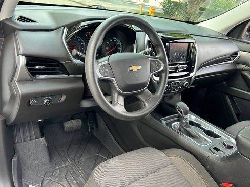 Used 2021 Chevrolet Traverse LS FWD image 17