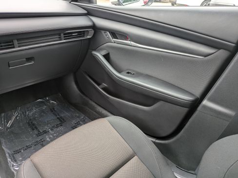 Used 2022 MAZDA MAZDA3 s image 10