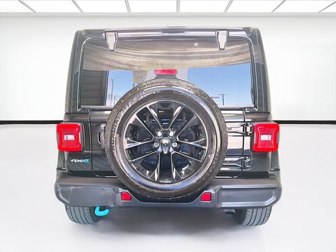 Used 2024 Jeep Wrangler Unlimited Sahara w/ Technology Group AWD/4WD image 5