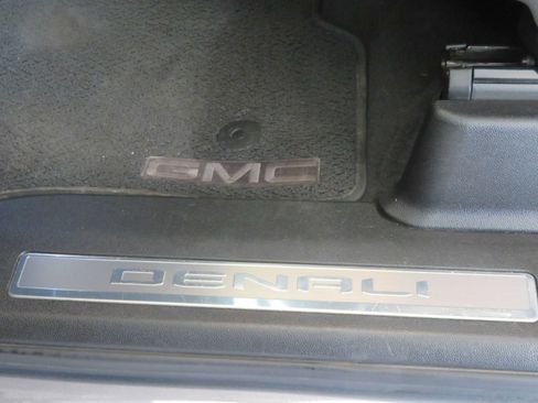 Used 2021 GMC Yukon Denali AWD/4WD image 17