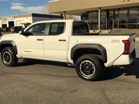 Used 2024 Toyota Tacoma TRD Off-Road image 6