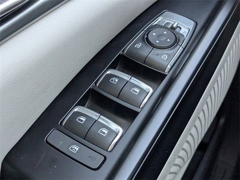 Certified 2024 Kia Carnival LX image 31