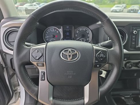 Used 2017 Toyota Tacoma SR5 w/ Tow Package AWD/4WD image 28