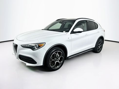Used 2023 Alfa Romeo Stelvio Ti AWD/4WD image 3