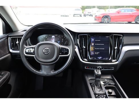 Used 2020 Volvo S60 T6 Momentum AWD/4WD image 24