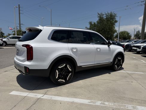 Certified 2024 Kia Telluride S FWD image 4