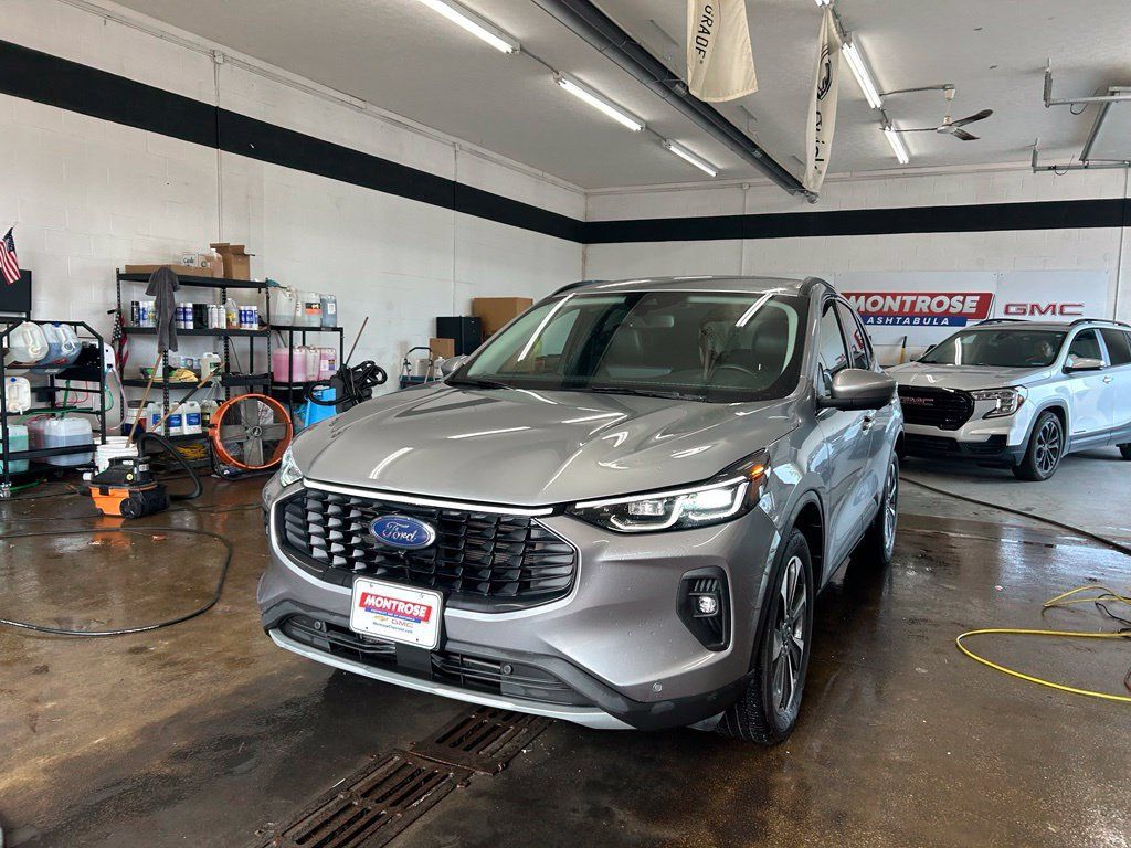 Used 2024 Ford Escape Platinum AWD/4WD image 34