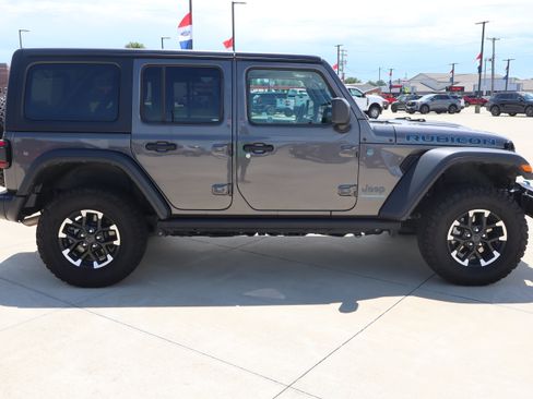 Used 2025 Jeep Wrangler Unlimited Rubicon 4xe w/ Convenience Group AWD/4WD image 4