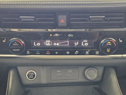 Used 2023 Nissan Rogue SL w/ SL Premium Package image 18