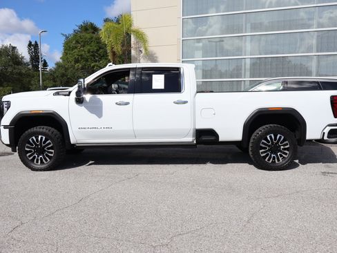Used 2024 GMC Sierra 3500 Denali Ultimate AWD/4WD image 6