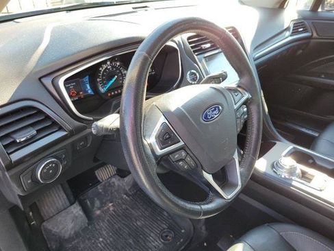 Used 2019 Ford Fusion Titanium FWD image 5